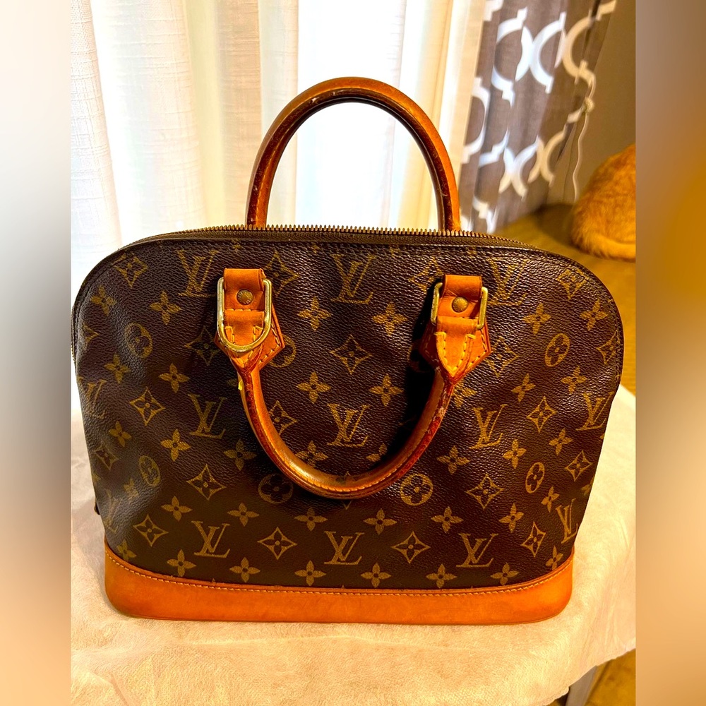 Louis Vuitton (cleaning up closet sale!!!)